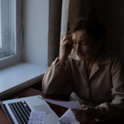 gabinete psicológico malaga, cuesta de enero, mujer triste y deprimida